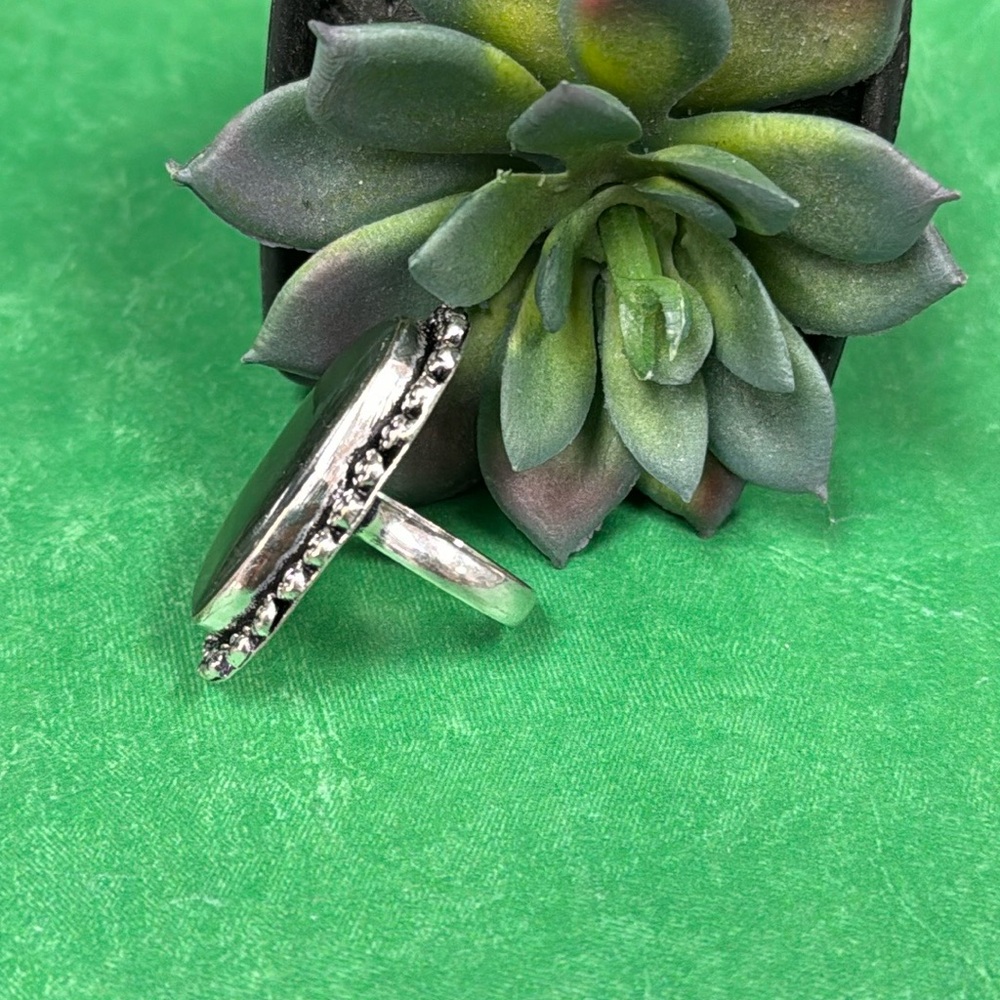 Green Stone Silver Ring - image 3